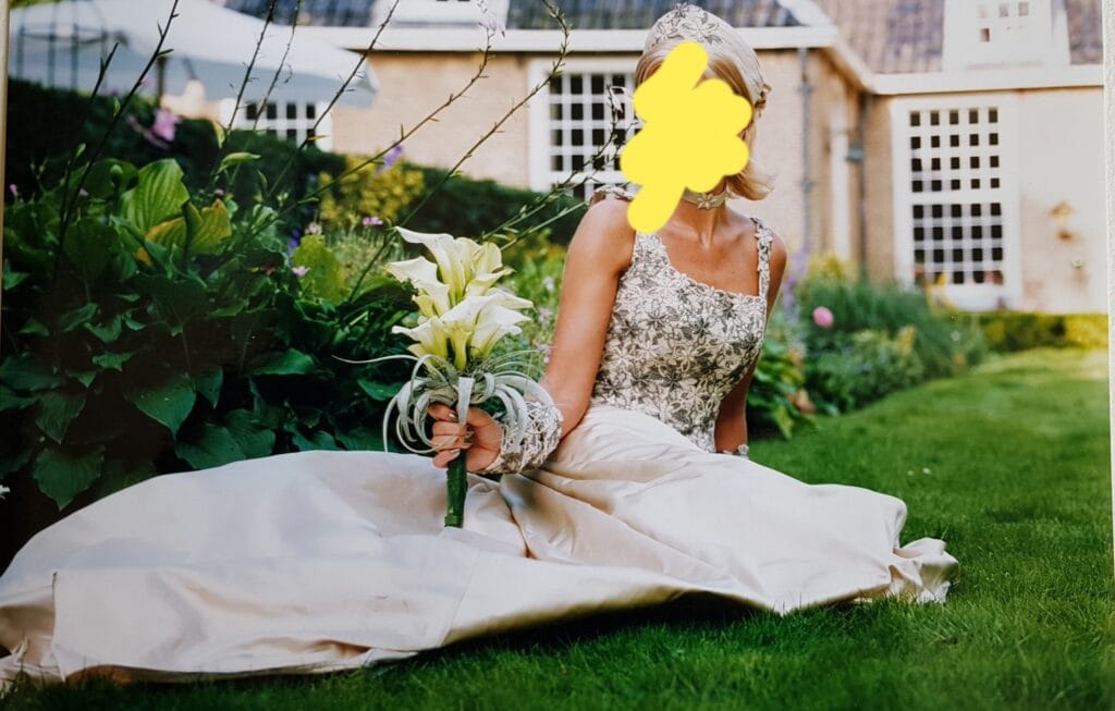 Modern wedding dress Vindress Colormix Regular Long V-neck New (Un-Altered) Satin Size 40