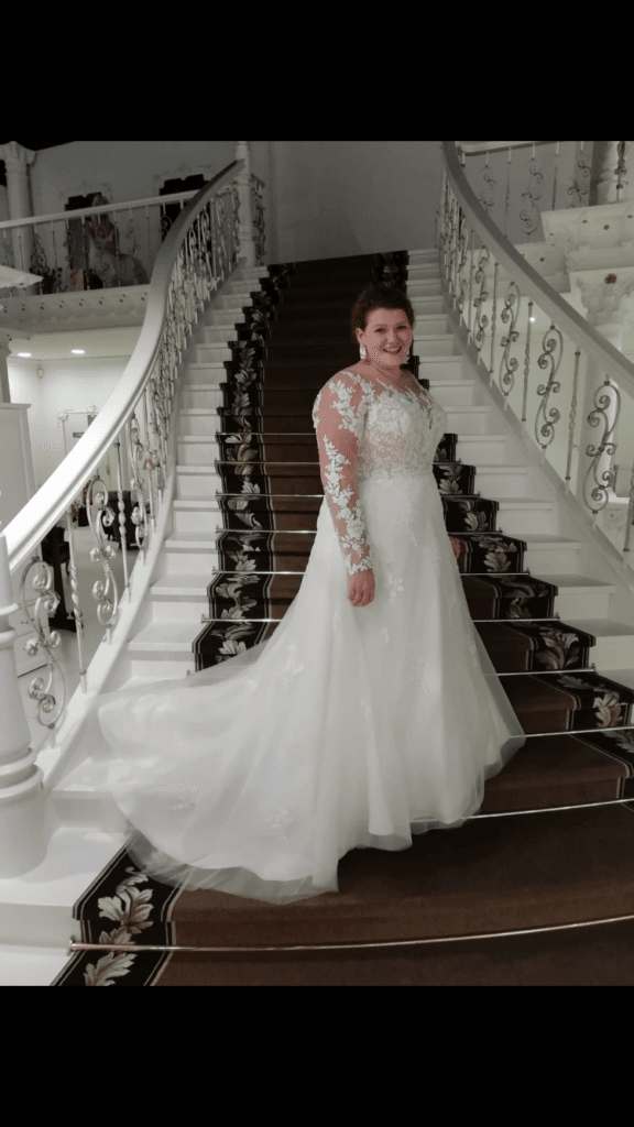 Luxurious dress Vindress White Regular Long V-neck Used Natural Unknown size