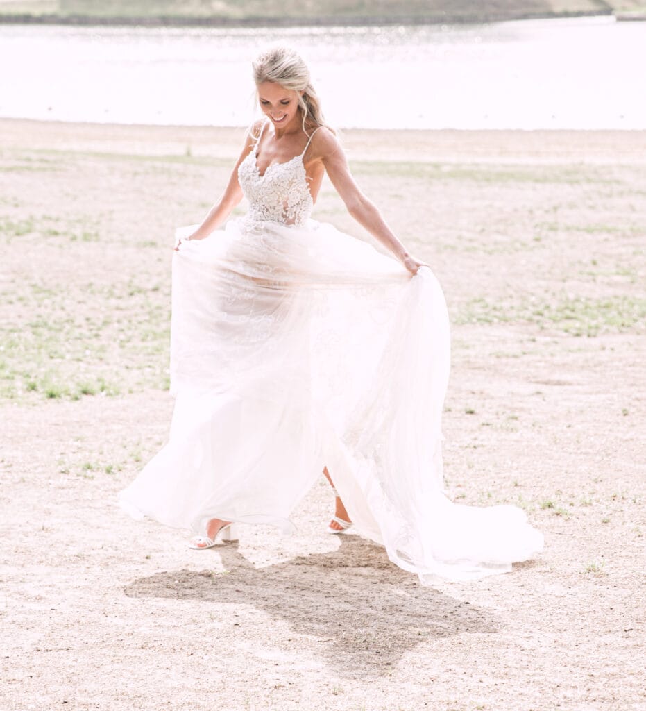 Beautiful dress Vindress White Regular Long V-neck New (Un-Altered) Tulle Size 36