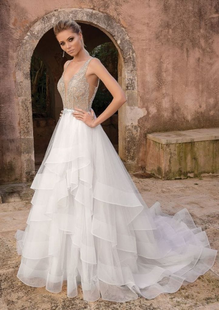 Luxurious dress Justin Alexander Ivory Regular Long V-neck New (Un-Altered) Tulle Size 40