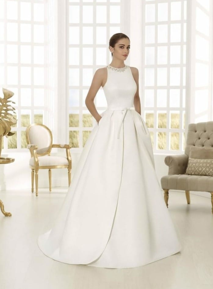 Beautiful wedding dress Vindress Ivory Regular Long V-neck New (Un-Altered) Natural Unknown size